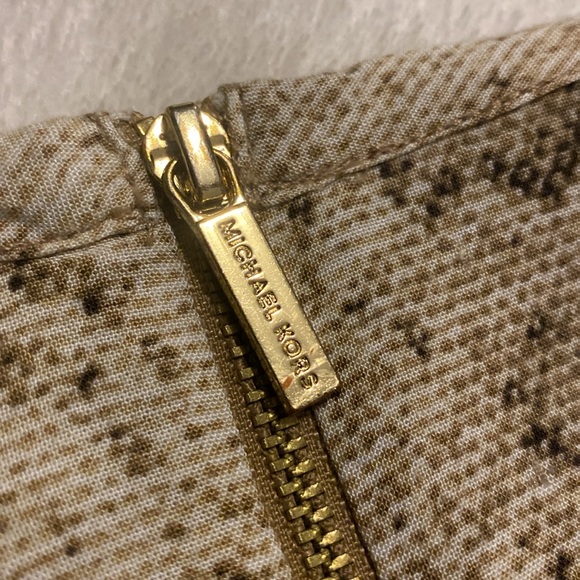 Michael Kors Snake Print Short Sleeve Blouse. Zip Back. Sz. S - Picture 7 of 9